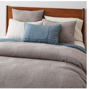 West Elm Geo Modern Duvet Cover set with Shams- Queen- MOCHA